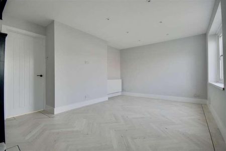 St. Helena Way, Portchester, PO16 - Photo 4