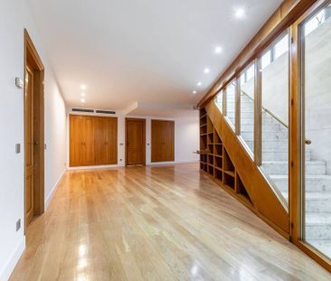 Luxury Detached House for rent in Madrid, Spain - Photo 1