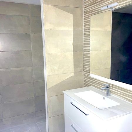 Location Appartement 2 pièces 43m² - Photo 3