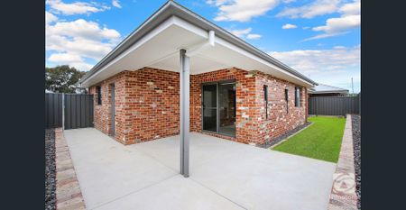 CHARMING AND LOW-MAINTENANCE LIVING IN JINDERA - Photo 2