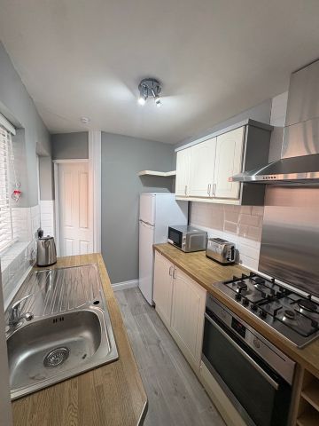 2 Bed Terraced House, Castle St, CH41 - Photo 5