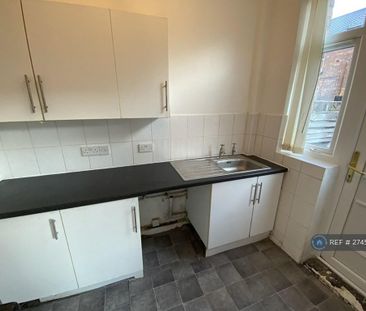 3 bedroom terraced house to rent - Photo 6