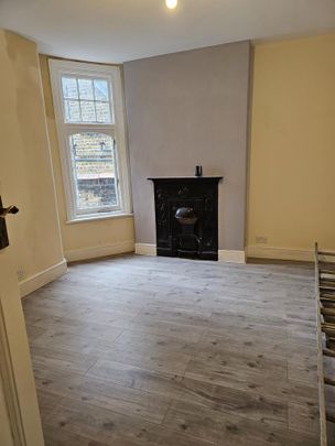 6 bedroom semi-detached house to rent - Photo 1