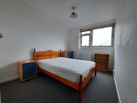 3 Bed Maisonette, Maskelyne Close, SW11 - Photo 4