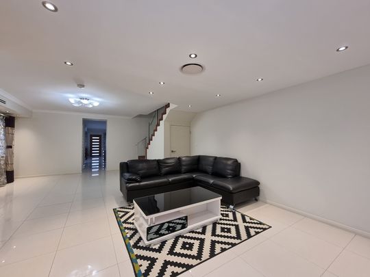 SPACIOUS 4-BEDROOM DUPLEX FOR RENT - Photo 1