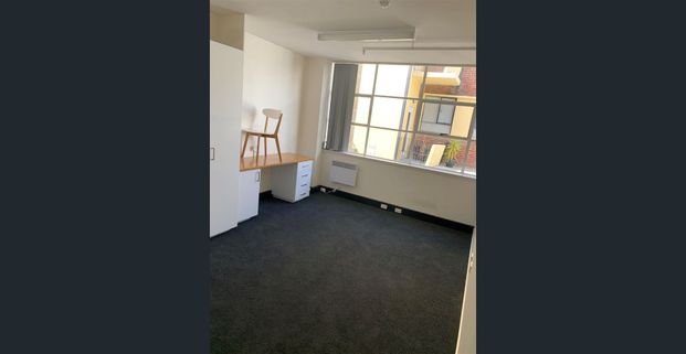 Five Bedroom, Furnished Apartment - Photo 1