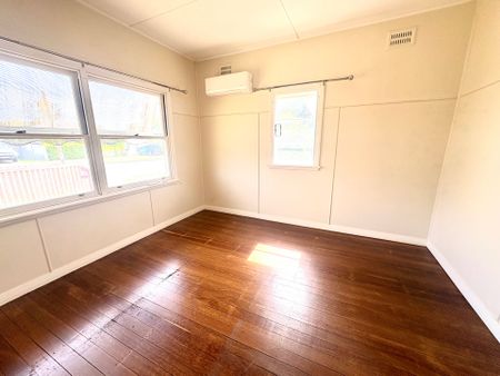 Charming two bedroom home - Photo 3