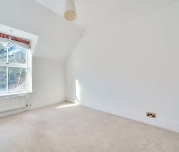 Meadow Vale, Haslemere - 2 bedrooms Property for lettings - Seymours - Photo 4