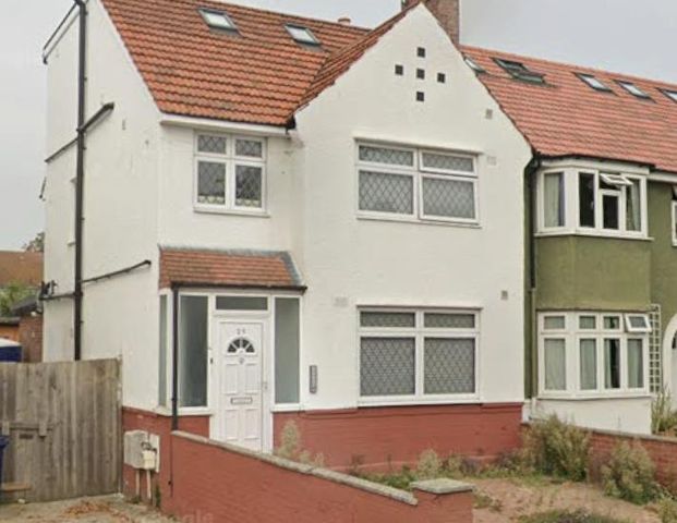 Sherwood Avenue, Greenford UB6, London - Photo 1