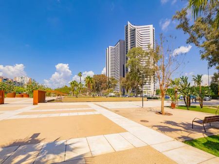 Paseo Martiricos, Málaga, Andalusia 29009 - Photo 2