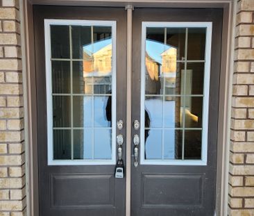 For Lease - 338 Fleetwood Drive, Oshawa, Ontario - Photo 4