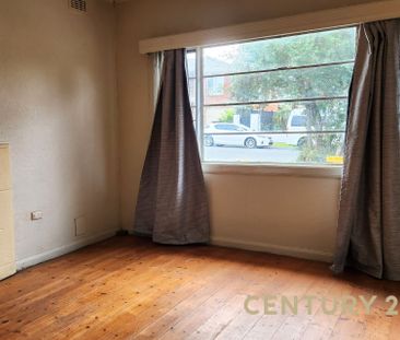 Charming & Convenient Home in the Heart of Noble Park - Photo 3