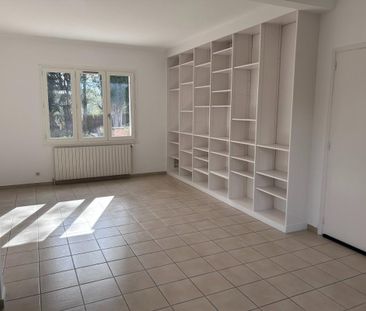 Location Maison 5 pièces 109m² LES ANGLES 30133 - Photo 3