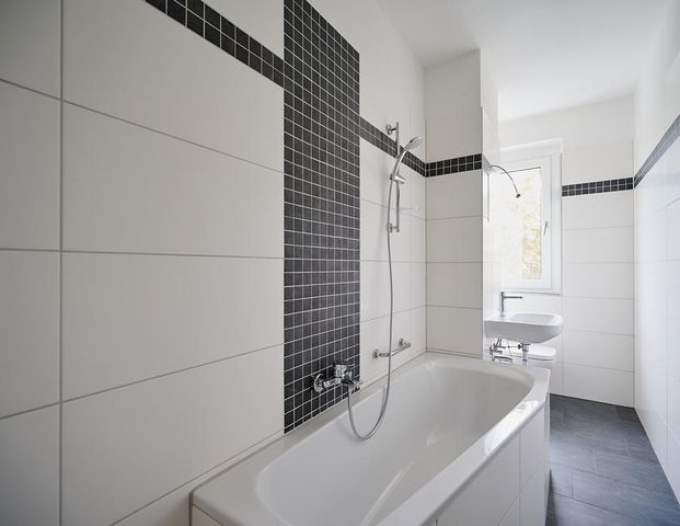 Frisch sanierte 4-Raum-Wohnung mit Balkon - Foto 1