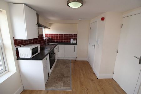 Fylde Road Flat 6, PRESTON, Lancashire PR1 2XP - Photo 2