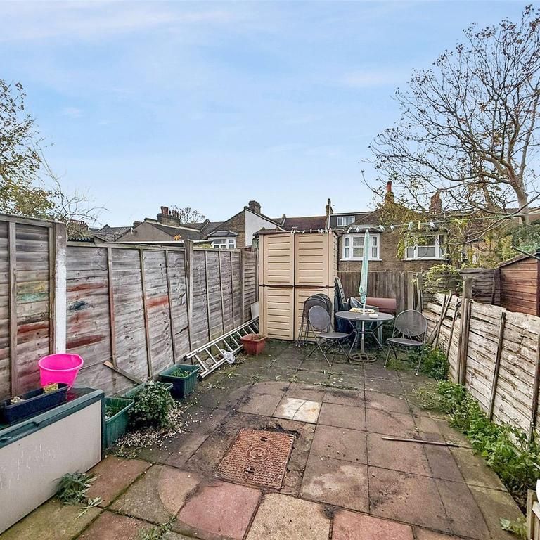 2 bedroom terraced house to rent - Photo 1