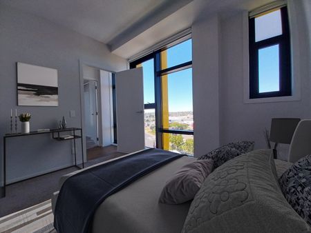 Spacious two bedroom apartment with views! - Photo 3