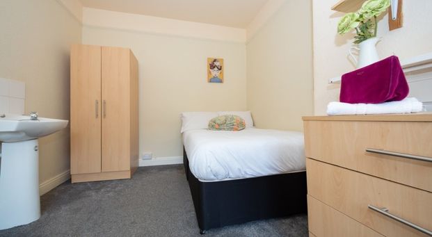 43 Headingley Avenue, Headingley, Leeds, LS6 3ER - Photo 1