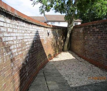 Meadowsweet Close, Haydon Wick, SN25 - Photo 6