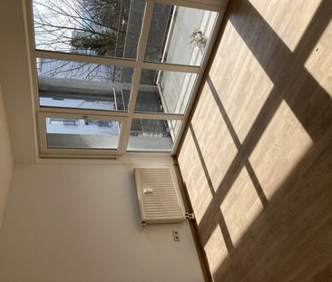 Neu-renovierte 3-Zimmer-Wohnung mit Einbauküche - Foto 1