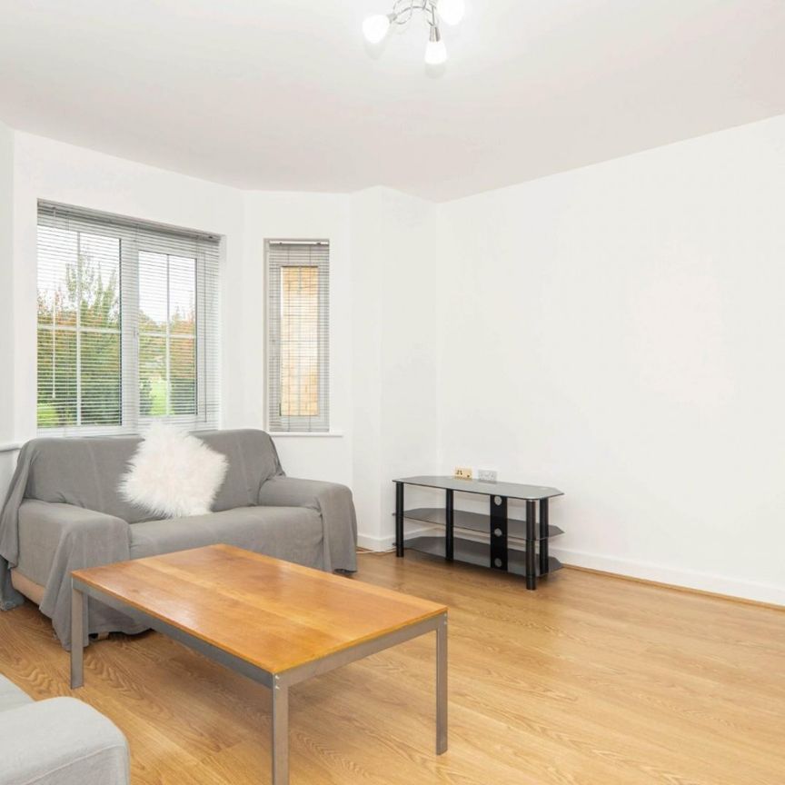 2 bedroom Flat To Let - Photo 1