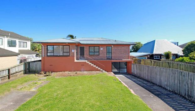 2 Mins Walk to Macleans College! - Photo 1