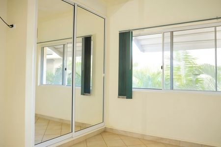 SPACIOUS THREE-BEDROOM UNIT IN A PRIME LOCATION - Photo 5