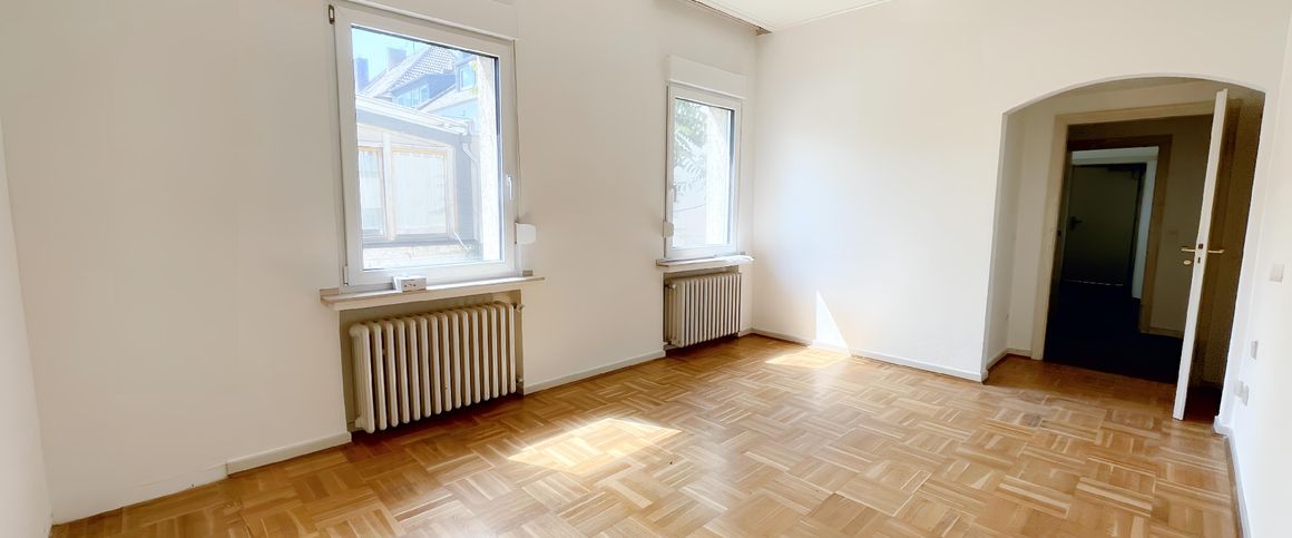 GROßZÜGIGE 2-ZIMMER WOHNUNG IN KREFELDER INNENSTADT ZU MIETEN! - Photo 1