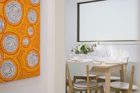 Stunning Three-Bedroom Single Storey Townhouse Just Minutes Away From Chatswood - Photo 4