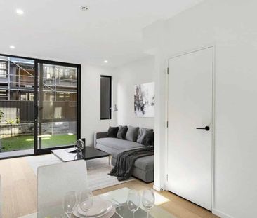 COZY & STYLISH 2 BEDROOM HOME - Photo 3