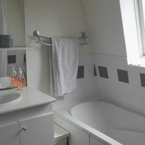 Location Appartement 2 pièces 42m² LILLE 59000 - Photo 2
