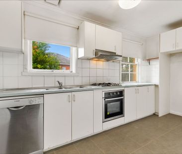 Lovely 3 Bedroom Family Home..... - Photo 4