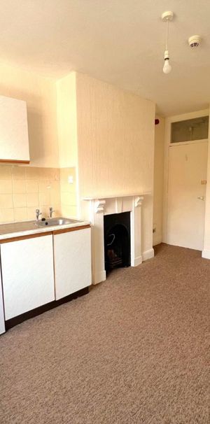 1 bedroom Flat To Let - Photo 1