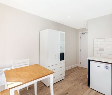 Studio Flat, Chatfield Road, CR0 - Photo 2