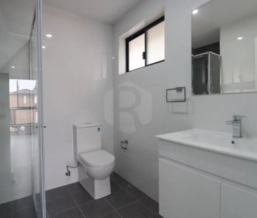 “Modern Brand new 4-Bedroom Townhouse in Riverstone up for LEASE!” - Photo 5