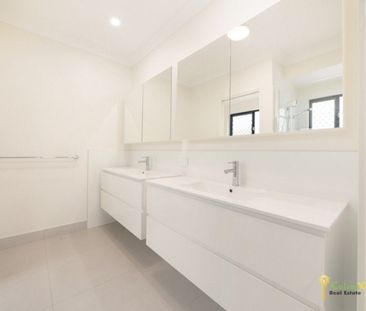 Impressive Large Home in Popular Estate!! - Photo 3