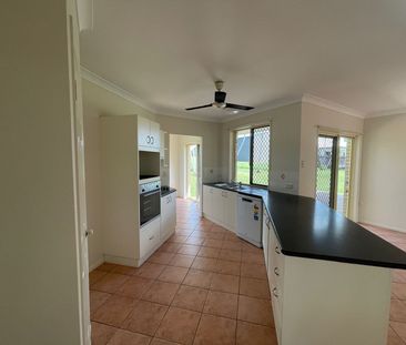 Tidy 3 Bedroom Home - Photo 3