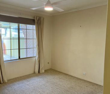 Spacious 2 bedroom unit in prime South Bunbury location. - Photo 4