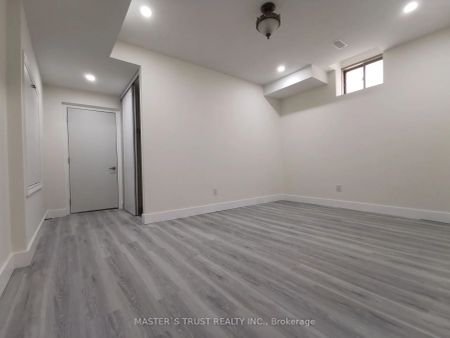 Detached Home For Lease | N9254535 - Photo 4