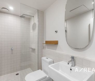 Sleek & Stylish Apartment in a Prime Location - Photo 5