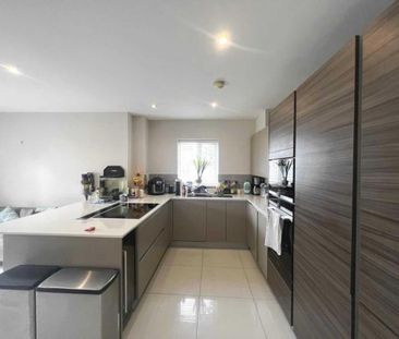 4 bedroom end of terrace house to rent - Photo 5
