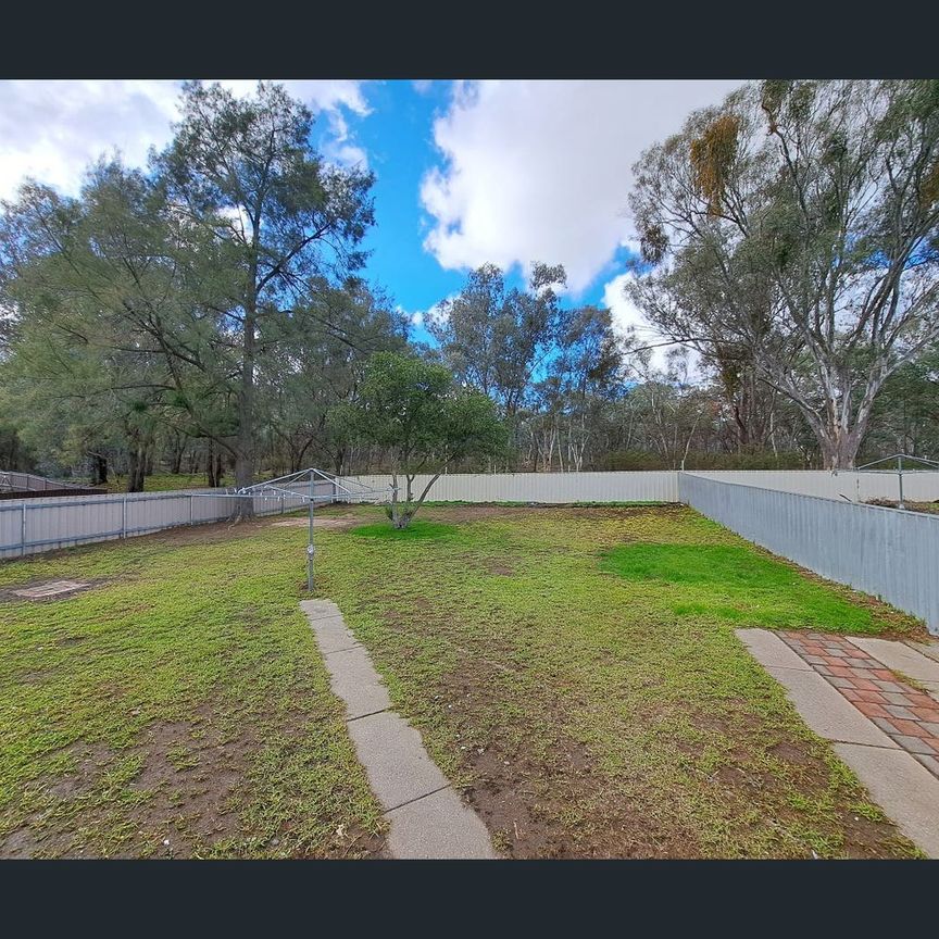 5 Acacia Place, West Albury, NSW 2640 - Photo 1