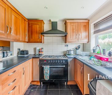 3 bedroom mid-terrace to rent Sycamore Drive - Photo 5