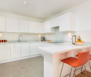 2 Bedrooms Flat to rent in 1 Brooklands House, Addlestone KT15 | £ 312 - Photo 1