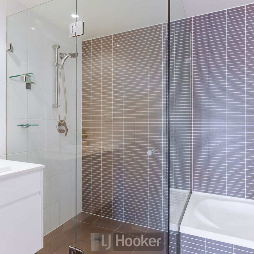 EXECUTIVE HARBOURSIDE LIVING WITH ENORMOUS ENTERTAINING DECK - Photo 1