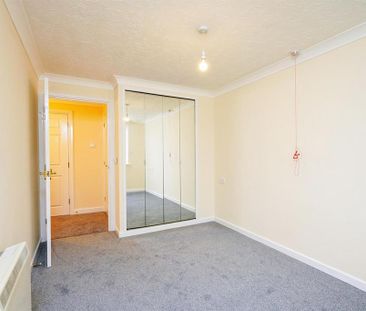 1 bedroom retirement property to rent - Photo 4