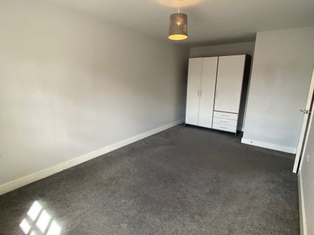 High Street, Doncaster, Bawtry - Photo 2