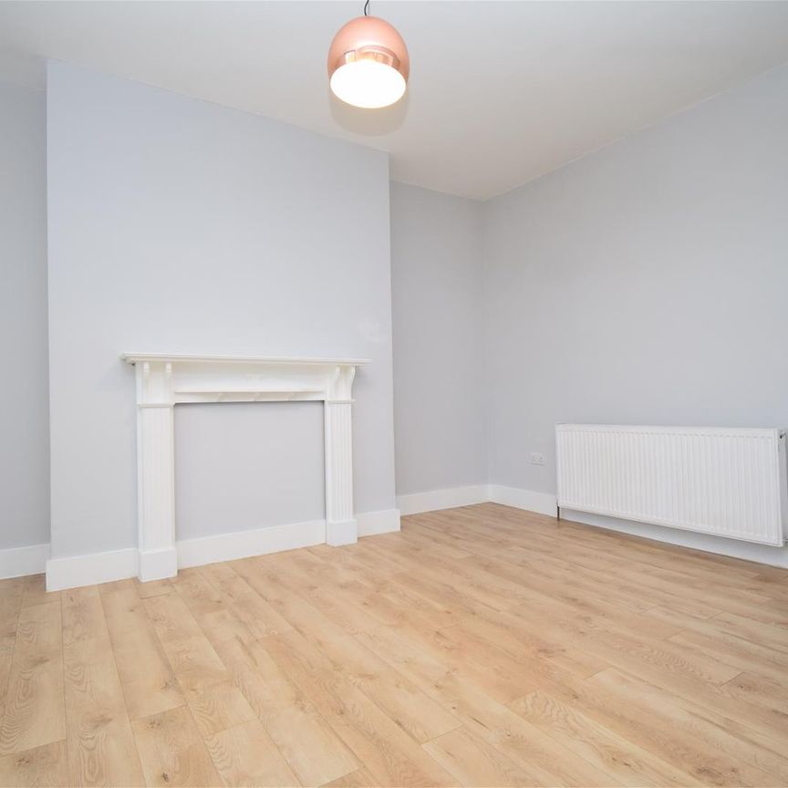 College Grove View, Wakefield - Photo 1