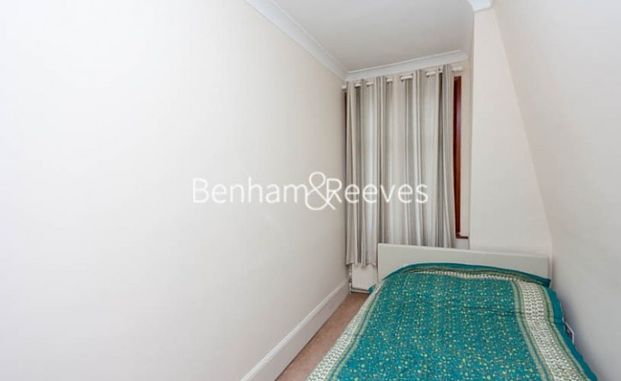 3 Bedroom flat to rent in Frognal Lane, Hampstead, NW3 - Photo 1