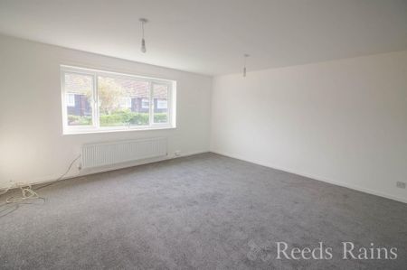 3 bedroom apartment to rent - Photo 2